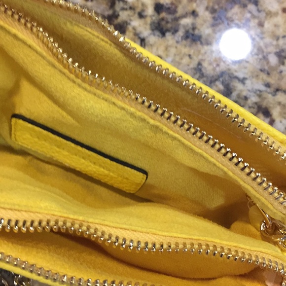 Steve Madden BTinsley Phone Crossbody/New - Picture 2 of 4